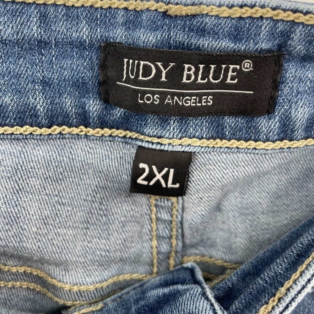 Judy Blue  Cuffed Denim Shorts Medium Wash 2XL Plus Size Distressed - Picture 11 of 13